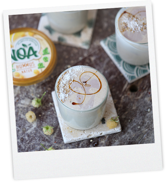 Cashew-Hummus Mousse mit Fruchtschicht