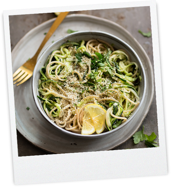 Zitronen-Kichererbsen-Avocado-Zoodles