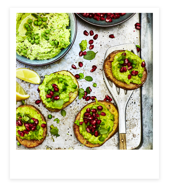 Kartoffel-Bruschetta mit Hummus-Erbsencreme
