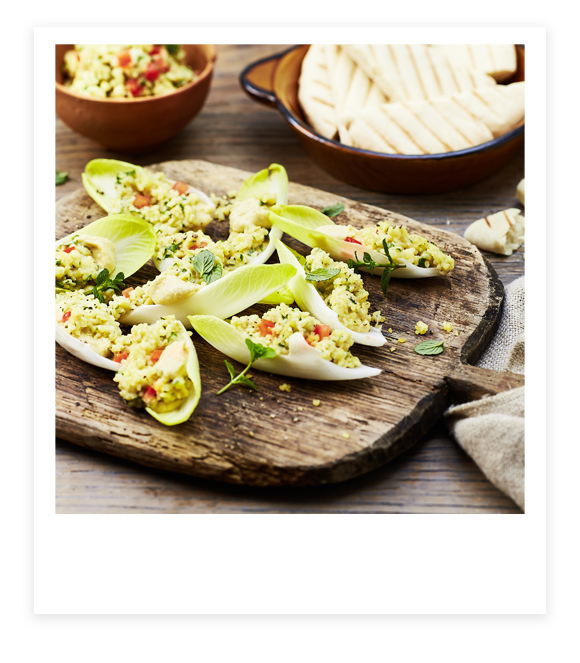 Taboulé mit Hummus im Salatschiffchen