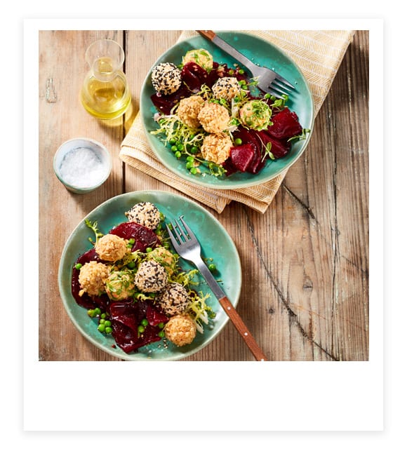 Snack-Bällchen mit Rote Bete-Erbsen Salat