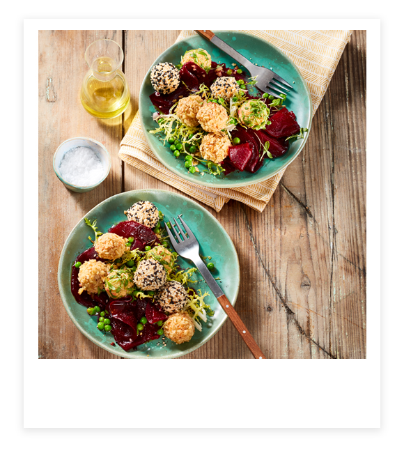 Snack-Bällchen mit Rote Bete-Erbsen Salat