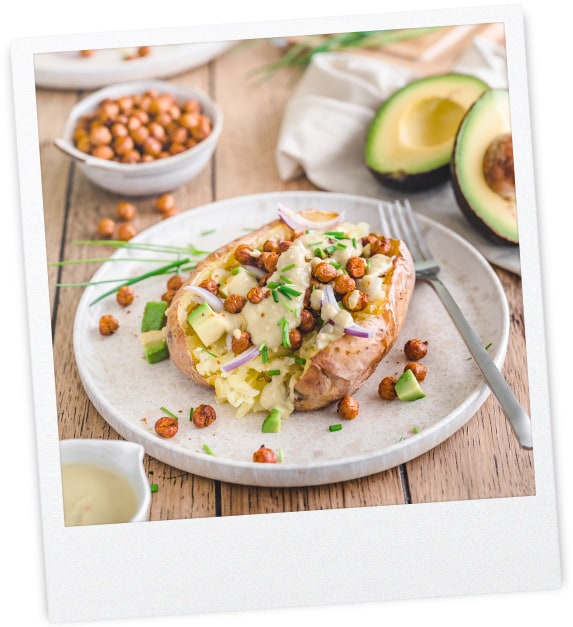 Kumpir mit Avocado und gerösteten Kichererbsen