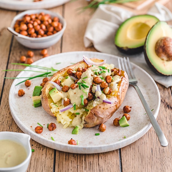 Kumpir mit Avocado und gerösteten Kichererbsen