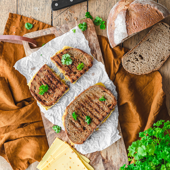 Gegrillter Käsetoast